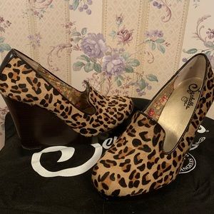 Leopard print wedge